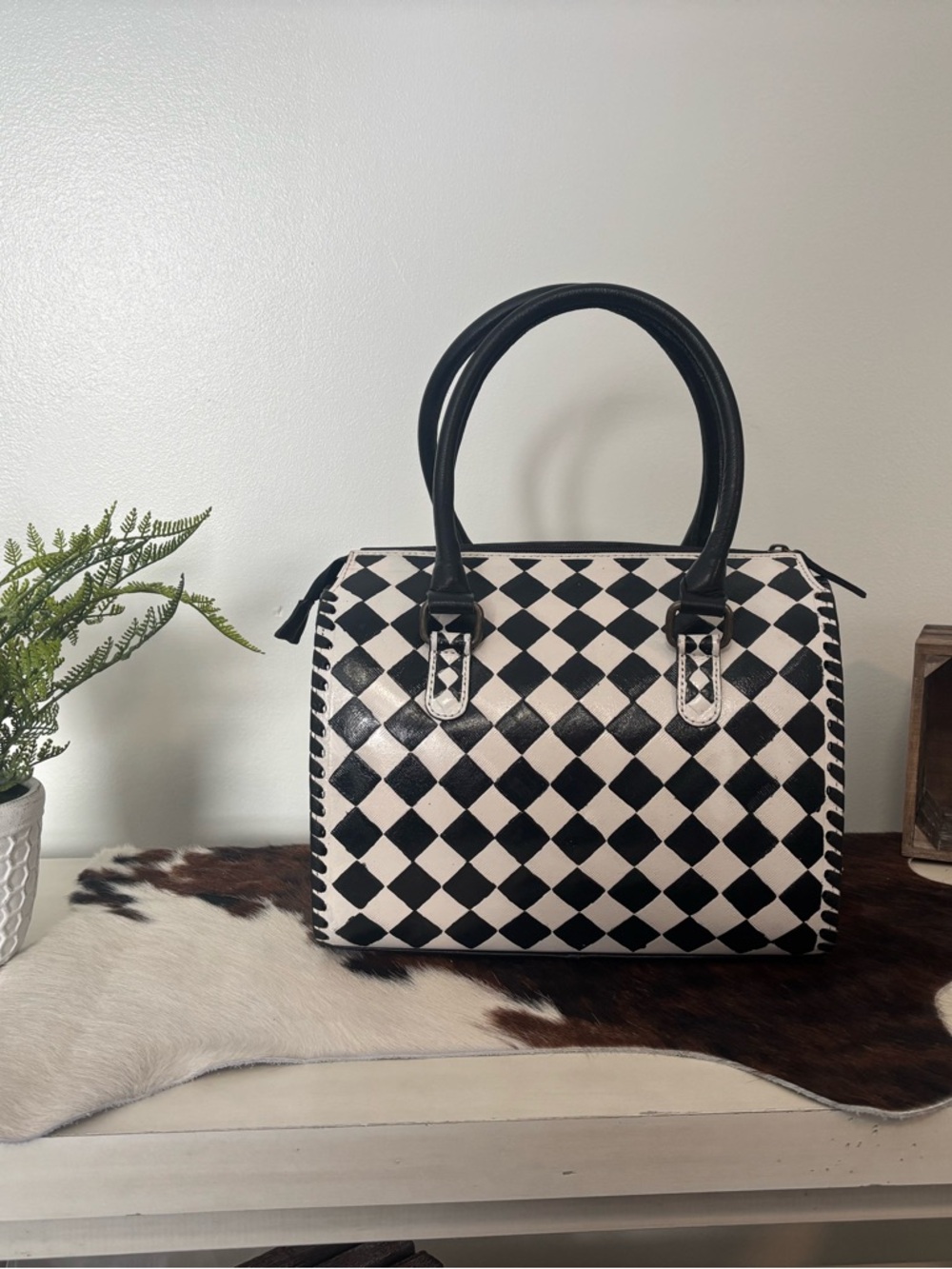 Black and White Checkered Speedy
